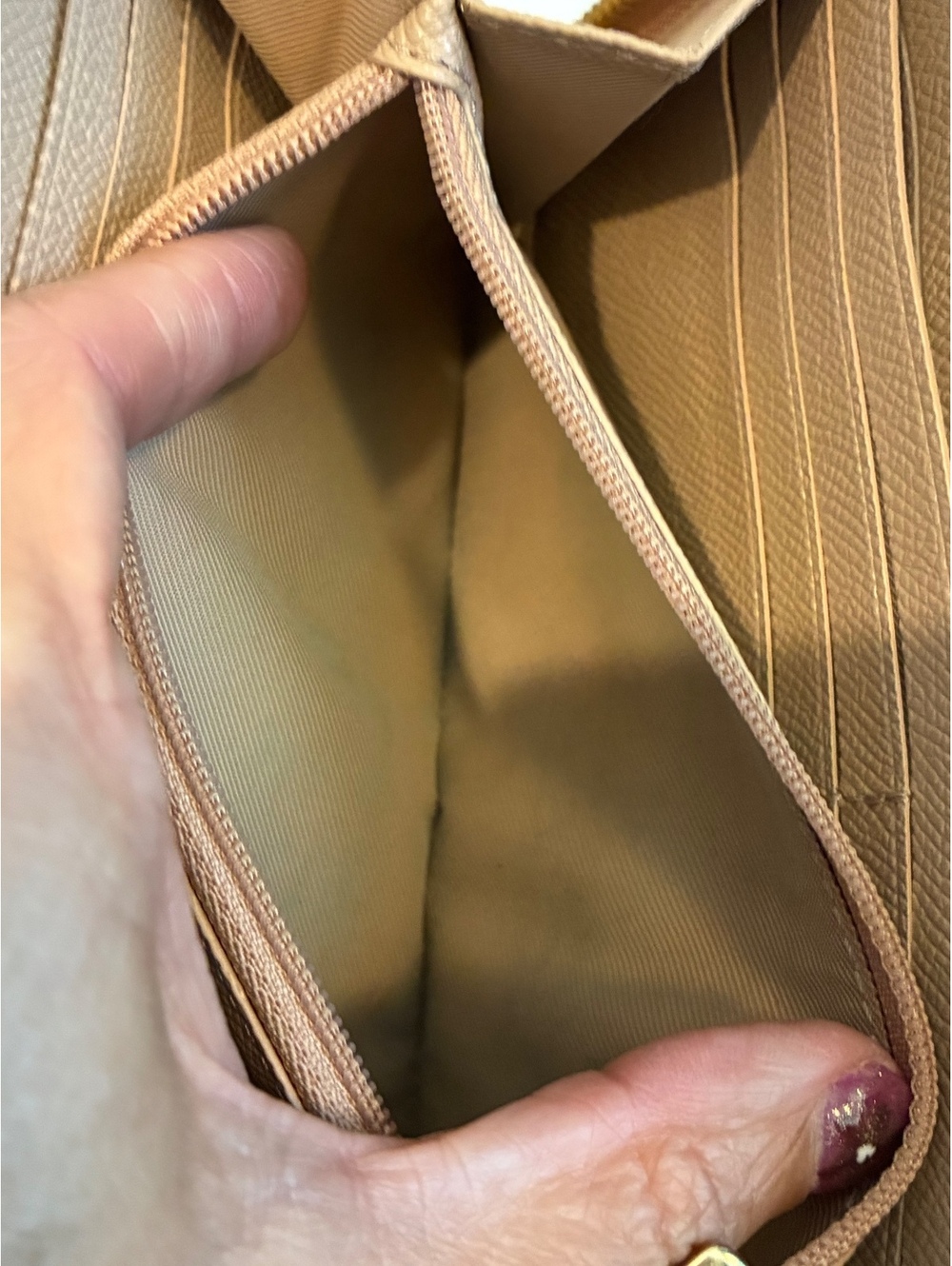 Coach Zip-Around Leather Wallet in Tan with Card Slots and Exterior Pocket - Picture 9 of 9